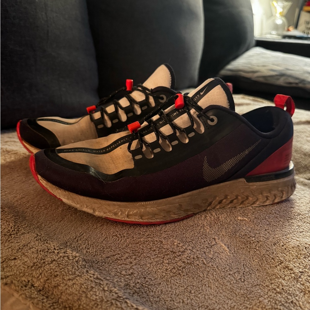 Nike Odyssey React Shield Running Shoes size 9
